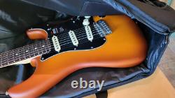 Fender Édition Limitée American Performer Stratocaster Épicéa Honey Burst avec Sac