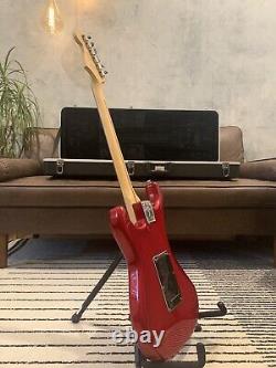 Fender FSR Édition Limitée Standard Stratocaster HSS Candy Red Burst 8.2LB WHC