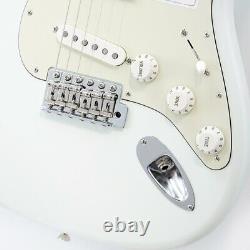 Fender Fabriquée au JAPON Stratocaster Traditionnelle des années 60 avec touche en palissandre, blanc olympique, 3,3 kg.