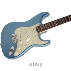 Fender Fabriquée au Japon Série Traditionnelle Années 60 Stratocaster Lake Placid Blue Guitare