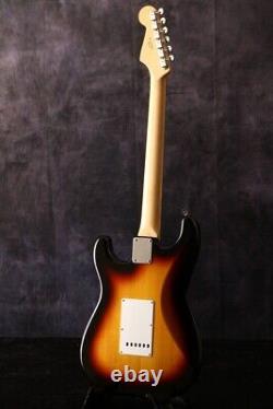 Fender / Fabriquée au Japon Traditionnelle 60s Stratocaster 3-Color Sunburst