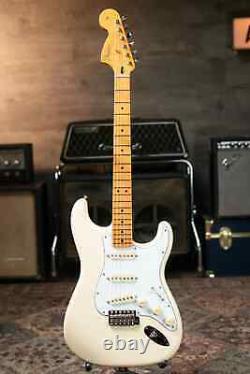 Fender Jimi Hendrix Stratocaster avec touche en érable blanche olympique et housse de transport