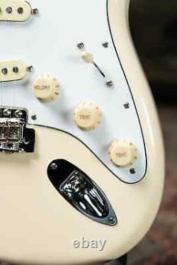 Fender Jimi Hendrix Stratocaster avec touche en érable blanche olympique et housse de transport