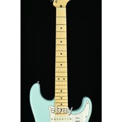 Fender Junior Collection Stratocaster Fabriqué Au Japon Satin Daphne Bleu Nouveau