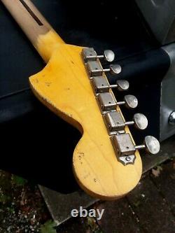 Fender LIC Strat Cou Nitro Inverso Headstock Stratocaster Relic M. G Âgé De 67 Ans