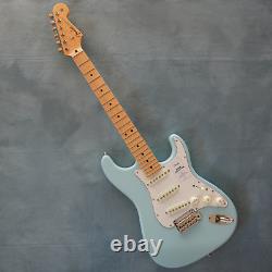 Fender Made in Japan Junior Collection Stratocaster érable Satin Daphne Blue