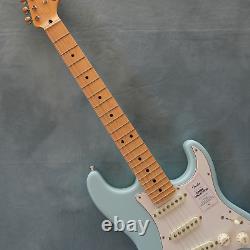 Fender Made in Japan Junior Collection Stratocaster érable Satin Daphne Blue