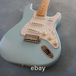 Fender Made in Japan Junior Collection Stratocaster érable Satin Daphne Blue