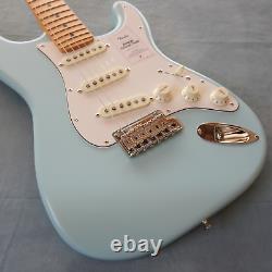 Fender Made in Japan Junior Collection Stratocaster érable Satin Daphne Blue