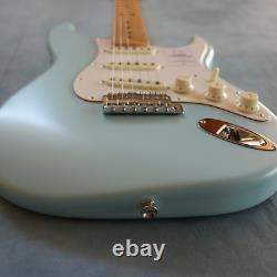 Fender Made in Japan Junior Collection Stratocaster érable Satin Daphne Blue