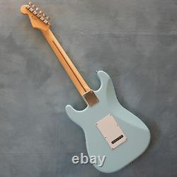 Fender Made in Japan Junior Collection Stratocaster érable Satin Daphne Blue