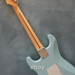 Fender Made in Japan Junior Collection Stratocaster érable Satin Daphne Blue