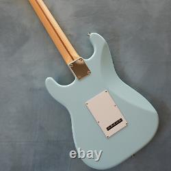 Fender Made in Japan Junior Collection Stratocaster érable Satin Daphne Blue