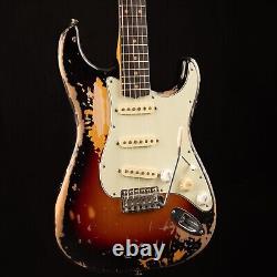 Fender Mike McCready Stratocaster 3-Color Sunburst 738 	<br/>
 		
<br/>Fender Mike McCready Stratocaster 3-Color Sunburst 738