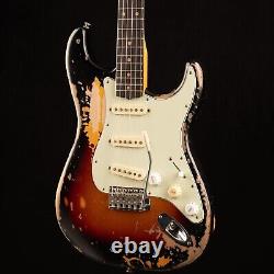 Fender Mike McCready Stratocaster 3-Color Sunburst 738<br/> 	
<br/>

Fender Mike McCready Stratocaster 3-Color Sunburst 738