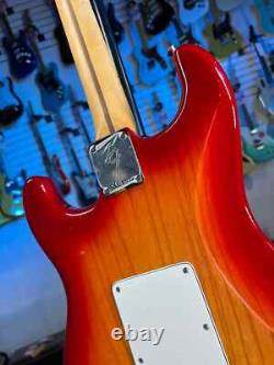 Fender Player II Stratocaster Aged Cherry Burst Touche en Érable ! 678
