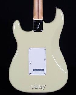 Fender Player II Stratocaster HSS, touche en érable, jaune Hialeah