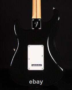 Fender Player II Stratocaster HSS, touche en érable, noir