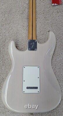 Fender Player II Stratocaster HSS, touche en palissandre, White Blonde MIM