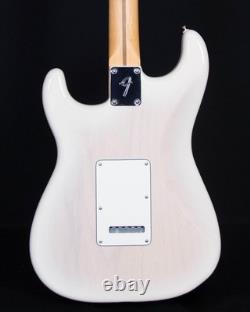 Fender Player II Stratocaster, Touche en Palissandre, Frêne Évidé, Blond Blanc