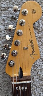 Fender Player II Stratocaster, Touche en Palissandre, Sunburst 3 Couleurs MIM
