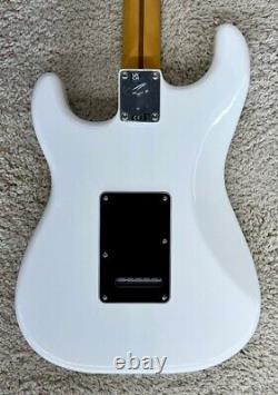 Fender Player II Stratocaster, Touche en palissandre, Finition blanche polaire MIM