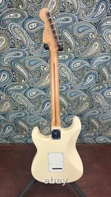 Fender Player II Stratocaster édition limitée en érable torréfié blanc olympique