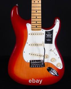 Fender Player II Stratocaster, touche en érable, aulne évidé, burst cerise vieilli