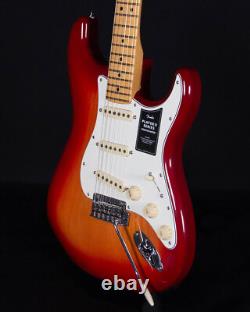 Fender Player II Stratocaster, touche en érable, aulne évidé, burst cerise vieilli