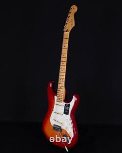 Fender Player II Stratocaster, touche en érable, aulne évidé, burst cerise vieilli