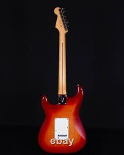 Fender Player II Stratocaster, touche en érable, aulne évidé, burst cerise vieilli
