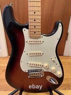 Fender Player Plus Stratocaster 3 Color Sunburst avec étui rigide Fender Mint