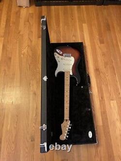 Fender Player Plus Stratocaster 3 Color Sunburst avec étui rigide Fender Mint