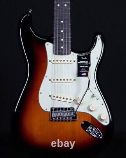 Fender Player Plus Stratocaster, HSS, Touche en érable, Soleil tricolore, Sac de luxe