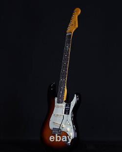 Fender Player Plus Stratocaster, HSS, Touche en érable, Soleil tricolore, Sac de luxe