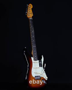 Fender Player Plus Stratocaster, HSS, Touche en érable, Soleil tricolore, Sac de luxe