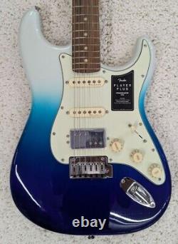 Fender Player Plus Stratocaster HSS, touche en Pau Ferro, Belair Blue avec démonstration de sac