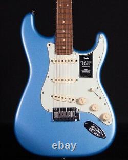 Fender Player Plus Stratocaster, Pau Ferro FB, Opal Spark, Deluxe Bag-DS  <br/>	<br/>	 Traduction en français: Fender Player Plus Stratocaster, Pau Ferro FB, Étincelle d'Opale, Sac Deluxe-DS