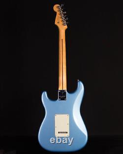 Fender Player Plus Stratocaster, Pau Ferro FB, Opal Spark, Deluxe Bag-DS
<br/>	 <br/> Traduction en français: Fender Player Plus Stratocaster, Pau Ferro FB, Étincelle d'Opale, Sac Deluxe-DS