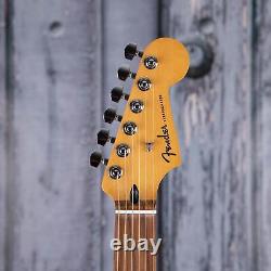 Fender Player Plus Stratocaster, Sienna Sunburst translates to 'Fender Player Plus Stratocaster, Sunburst Sienna' in French.