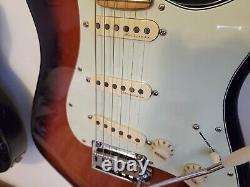 Fender Player Plus Stratocaster, Touche en érable, Sunburst 3 couleurs 2023 LN