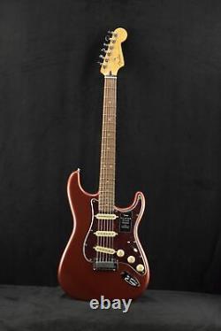 Fender Player Plus Stratocaster avec touche en Pau Ferro, finition Aged Candy Apple Red