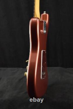 Fender Player Plus Stratocaster avec touche en Pau Ferro, finition Aged Candy Apple Red