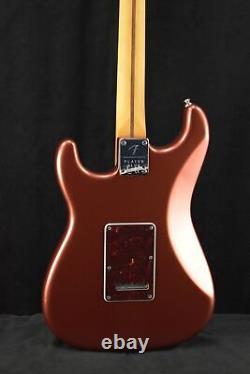 Fender Player Plus Stratocaster avec touche en Pau Ferro, finition Aged Candy Apple Red