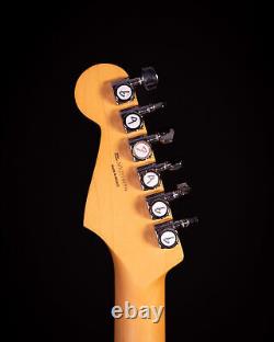 Fender Player Plus Stratocaster, touche en érable, Sunburst 3 couleurs, sac deluxe