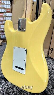 Fender Player Series Stratocaster, Maple Board, Buttercream Finish MIM Démo