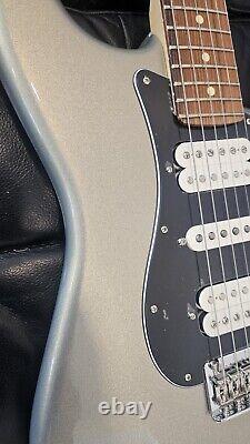 Fender Player Stratocaster HSH Modèle Argent # 0144533581 Ensemble avec étui Deluxe Plus