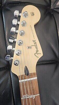 Fender Player Stratocaster HSH Modèle Argent # 0144533581 Ensemble avec étui Deluxe Plus