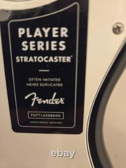 Fender Player Stratocaster MN SSS Sunburst 3 couleurs avec manche et touche en érable