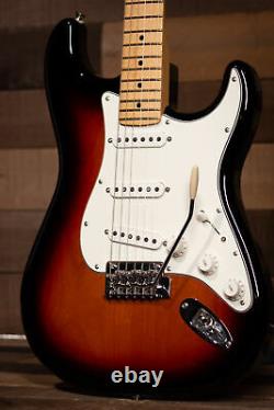 Fender Player Stratocaster, Maple Fingerboard, Sunburst 3 Couleurs